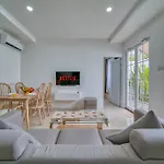 2 Bed Modern Apartment With Big Pool