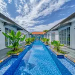 2 Bed Modern Apartment With Big Pool