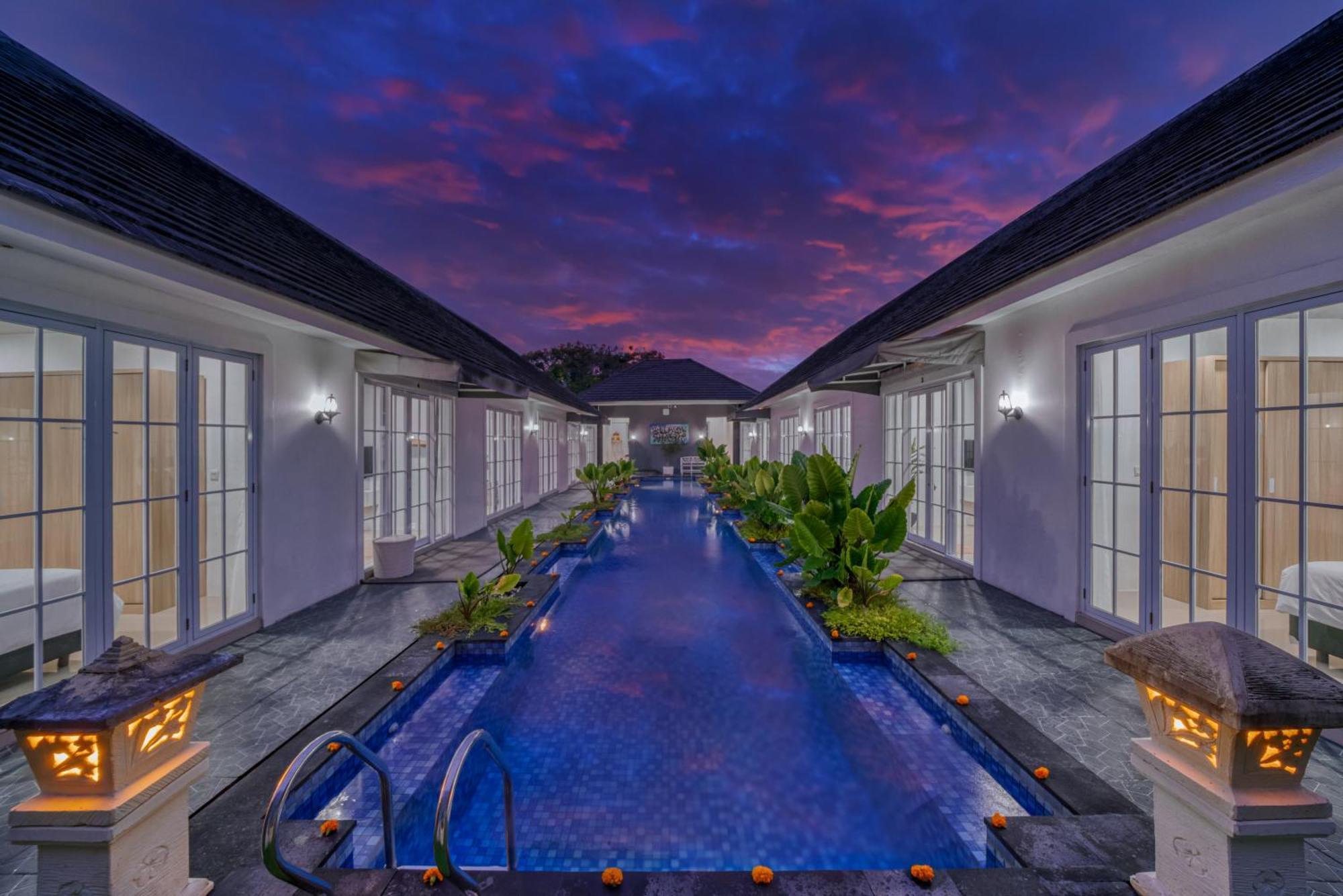 2 Bed Modern With Big Pool Apartemen *