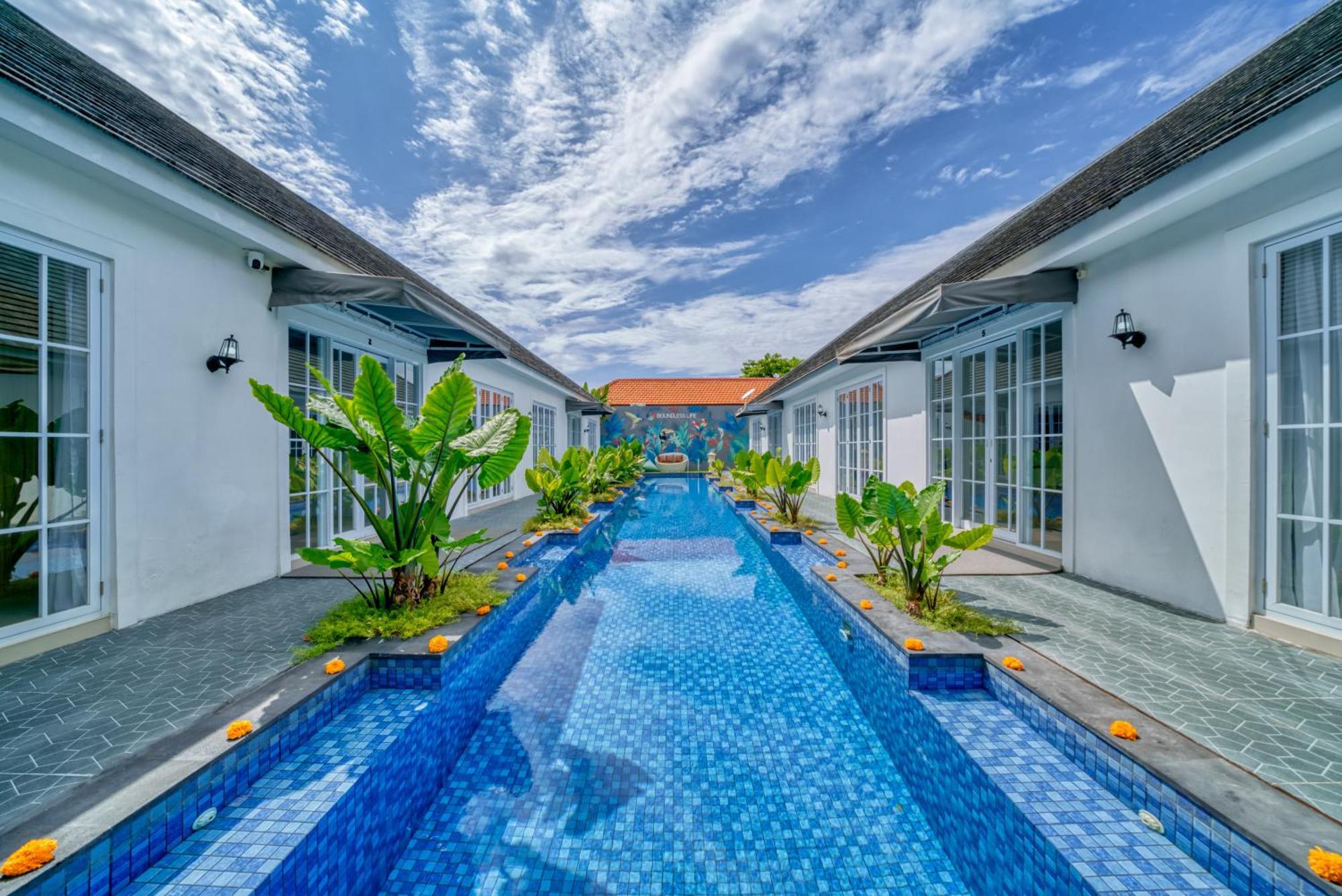 2 Bed Modern With Big Pool *